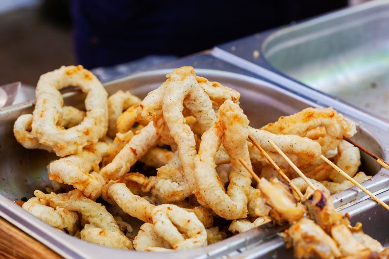 Crispy calamari rings served with marinara dipping sauce