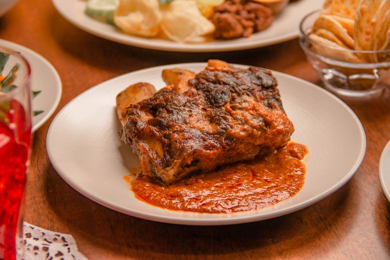 Slow-braised beef short rib with creamy mashed potato